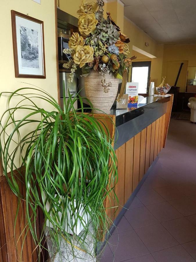 Hotel La Lucciola Кианчано Терме Екстериор снимка