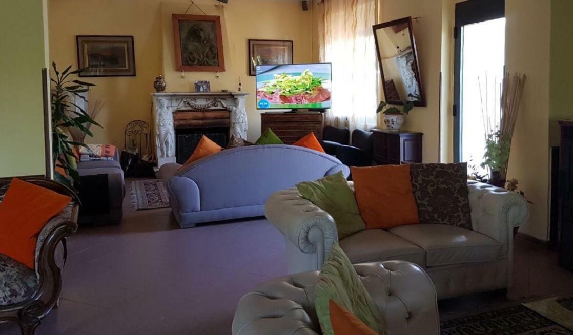 Hotel La Lucciola Кианчано Терме Екстериор снимка