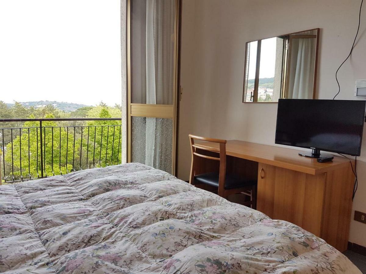 Hotel La Lucciola Кианчано Терме Екстериор снимка